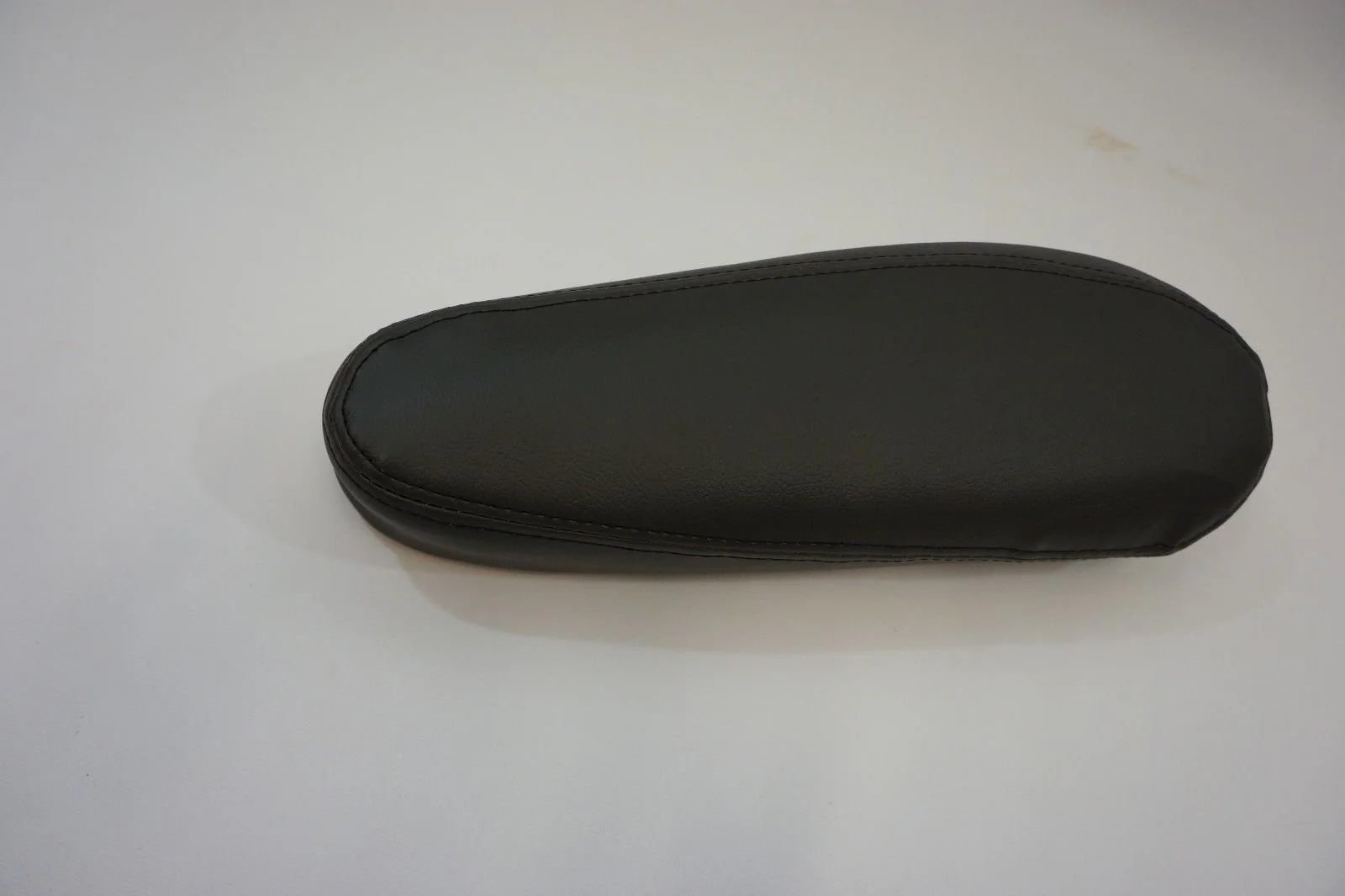 2000-2007 Silverado/Avalanche Armrest Cover in Dark Gray - Image 4